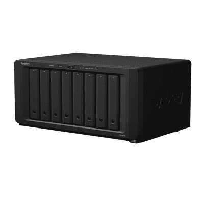 Servidor NAS de escritorio con 8 bahías / Expansible a 18 bahías / Hasta 252 TB / 4GB de RAM